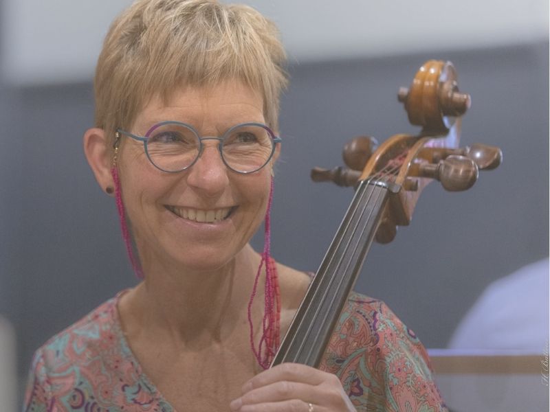 élève musicien guitariste de l'école de musique Citharède, Liège